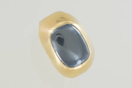 Ring med sten stl:20 bredd 14 mm 18k  Vikt: 7,2 g