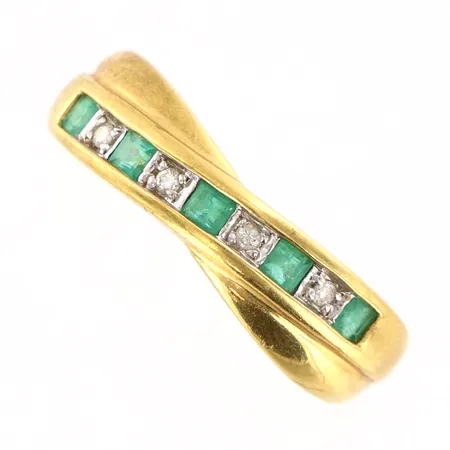Ring med smaragder och diamanter 4x0,01ct, stl:17½, bredd 6mm, Guldfynd, 18K Vikt: 3 g