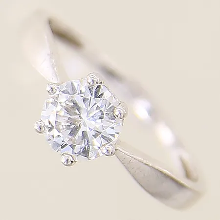 Ring med vit sten GHA stl:20 bredd 1,5-7,3mm silver 925/1000 Vikt: 2,5 g