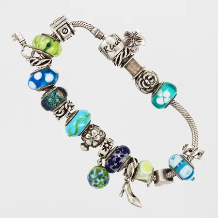 Armband SR med berlocker, längd ca 19,5cm, bredd ca 3-12mm, 925/1000 silver Vikt: 68,6 g