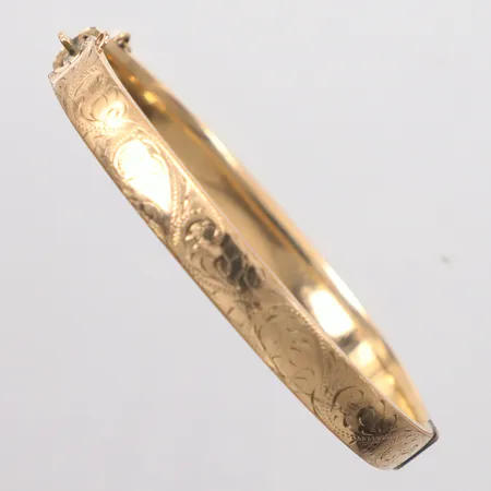 Armband stelt öppningsbart Ø6,5cm, bredd 7,7mm, mönster, lås fungerar ej, 9K Vikt: 10,7 g