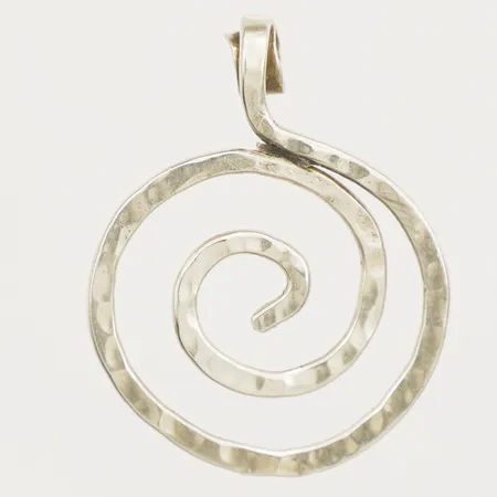 Hänge hamrad spiraldesign längd 40mm, bredd 32,3mm Topaze Smycken & Hantverk HB År 2000 925/1000 Silver Vikt: 5,6 g