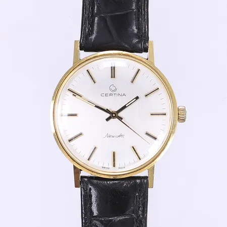 Herrur Certina New Art Ø33,5mm, manuell, 18K i boett, monocoque, tjänstegravyr 1978, läderband ej original, spänne i dubblé ej original, mycket trög krona, ej funktionstestad