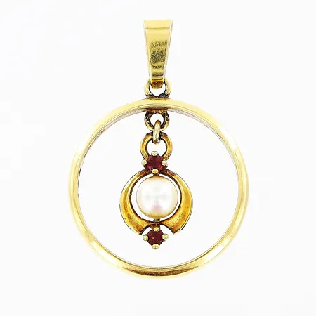 Hänge med odlad pärla och röda stenar, längd 31mm, bredd Ø23mm, gravyr, 18K  Vikt: 6,8 g