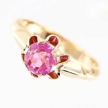 Ring med rosa sten stl: 16, bredd 2,5-8,5mm, 14K Vikt: 3,2 g