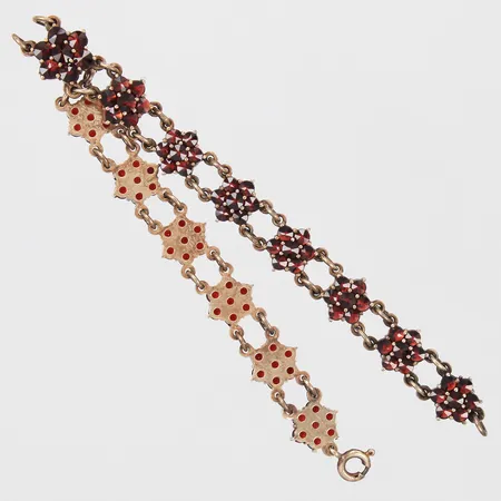 Armband med granater, längd ca 20,5cm, bredd ca 12mm, silver Vikt: 15,1 g