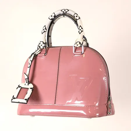 Väska Louis Vuitton Alma BB, Rose/Blush Monogram Vernis, lackläder med belag i metall, ca 17x23x11cm, datumkod: SN2197 Frankrike 2017, axelrem, bagagetagg, bruksslitage.