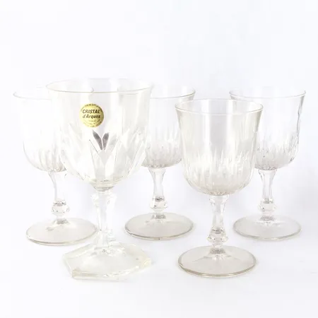 5 Vinglas i kristall, 4st i höjd: 13cm, 1st i höjd: 15cm