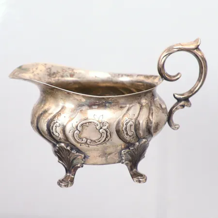 Gräddsnipa höjd 6,5cm, längd 11,5cm, bredd 6cm, Hallbergs Guldsmeds Ab C G, år 1945, silver 830/1000 Vikt: 101,1 g