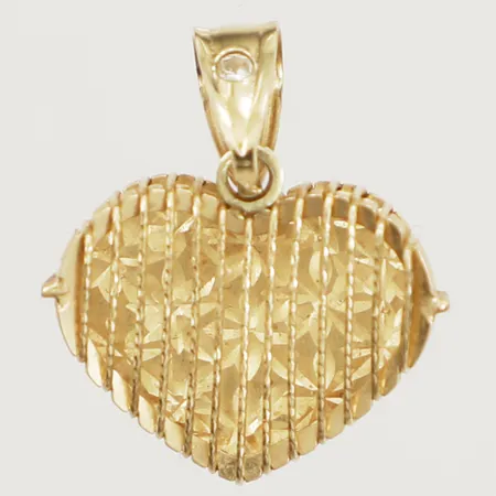 Hänge hjärta med gallermönster längd 20mm inkl ögla, bredd 16,2mm, vit sten på öglan 14K Vikt: 1,7 g
