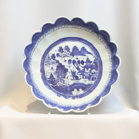 Fat Jaqing, Kompaniporslin , höjd 5,5cm, Ø25cm, liten glasyrdefekt, 1796-1820 
