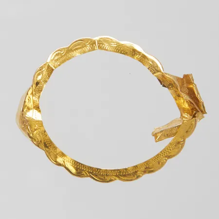 Diverse guld, trasigt, 14K Vikt: 0,9 g