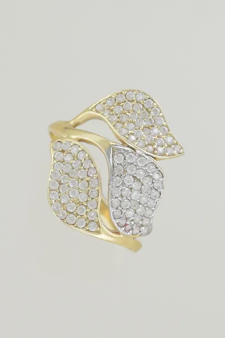 Ring med stenar stl:18¾ bredd 20 mm, 18K Vikt: 3,3 g