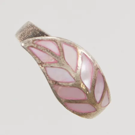Ring med rosa pärlemor med småskador, stl:18 bredd 10mm 925/1000 Silver 5,7g.