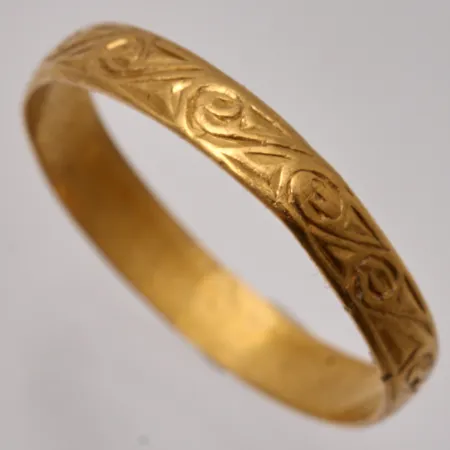 Ring stl:16¾ bredd 3,2mm, defekt skev 23K, 1,37g.