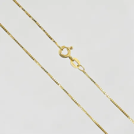 Kedja Venezia längd 41½, bredd 1 mm, 18K. Vikt: 1,9 g