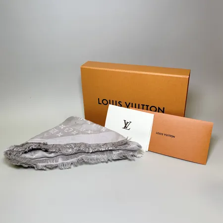 Scarf Louis Vuitton Châle Monogram, modell: M71336, mått ca 135x135cm, kvittokopia från December 2016, box.
