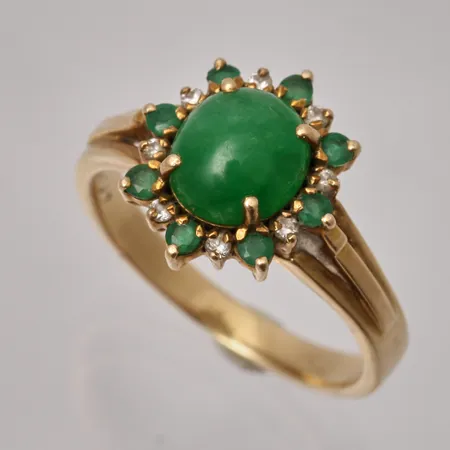 Ring stl:17¾ bredd 2,5-13,1mm, grön sten , mått 7x8mm, 8st gröna stenar, 8st vita stenar, 14K, 4,48g.