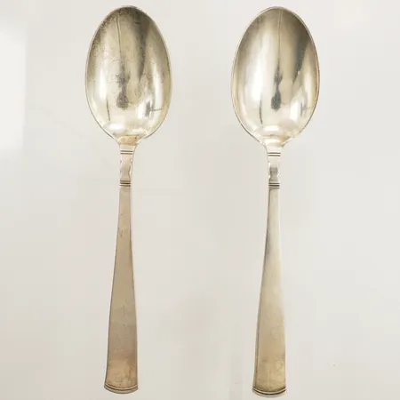 Två Matskedar modell Rosenholm längd 19,5cm, Guldsmedsaktiebolaget I Stockholm, år 1944, silver 830/1000. Vikt: 112,6 g