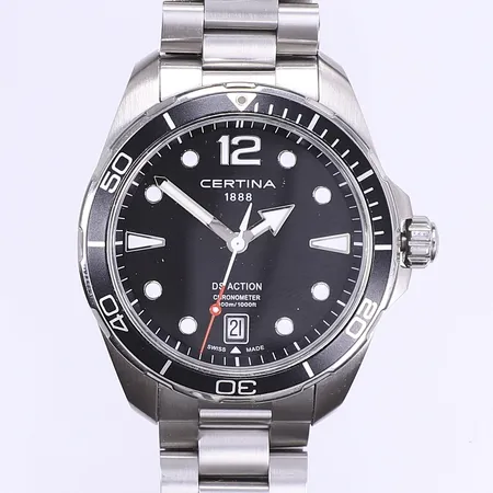 Herrur Certina DS Action Chronometer, stål, quartz, datum, Ø43mm, ref: C032451 A, serienummer: R69 UAV DKP, länk med viklås ca 15cm, smärre slitage, fungerande vid katalogisering, inga tillbehör