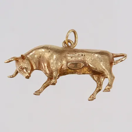Hänge längd inkl ögla ca 22mm, bredd ca 35mm, otydliga stämplar, 18K Vikt: 8,7 g