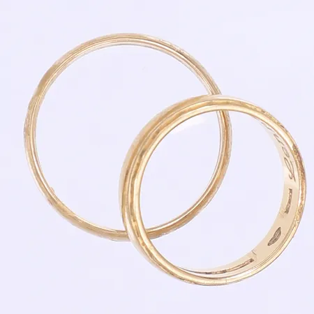 Diverse guld (2 ringar) gravyrer repor 18K Vikt: 9,1 g
