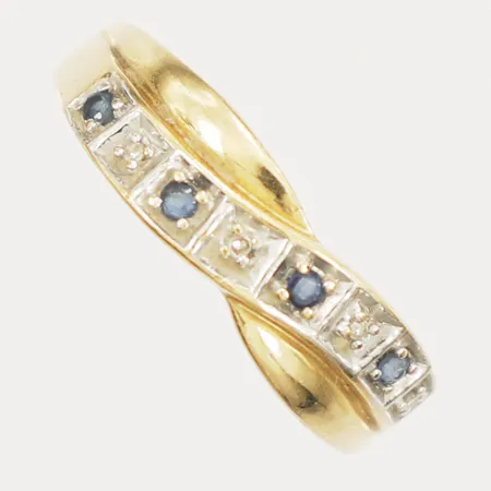 Ring med blå och vita stenar stl:16½ bredd 1,7mm GHA 18K Vikt: 2,3 g