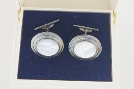 Manschettknappar med pärlemo bredd 22 mm silver 835/1000 Vikt: 15,8 g