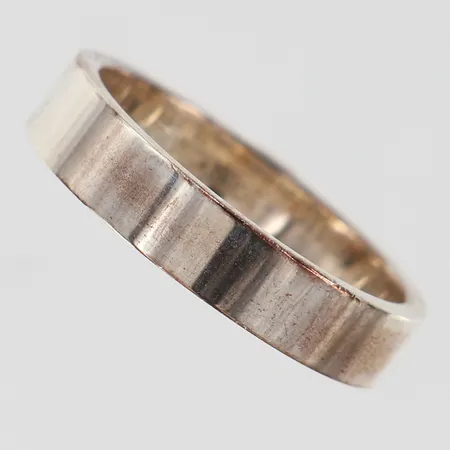 Ring slät Guldfynd stl 21, bredd ca 5mm, 925/1000 silver  Vikt: 5,5 g