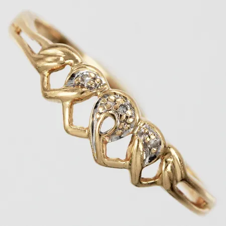 Ring med diamanter ca 3x0,01ct, 8/8-slipning, GHA stl: 18½, bredd ca 1-6mm, 18K Vikt: 1,6 g