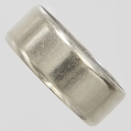 Ring slät stl 17¼, bredd 7mm, vitguld, repig insida, 14K Vikt: 3,6 g