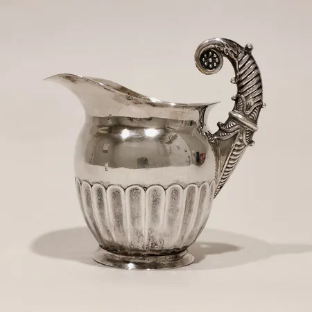 Gräddkanna med förgylld insida, höjd 10,5cm, APL år 1839,  bucklig, silver 830/1000 Vikt: 92,5 g