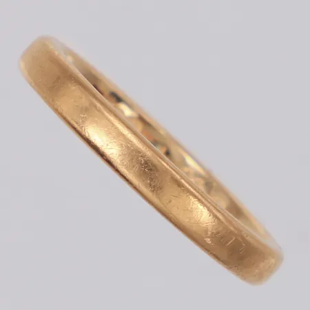 Ring stl:18¼ bredd 3,0mm personlig gravyr 18K Vikt: 5,2 g
