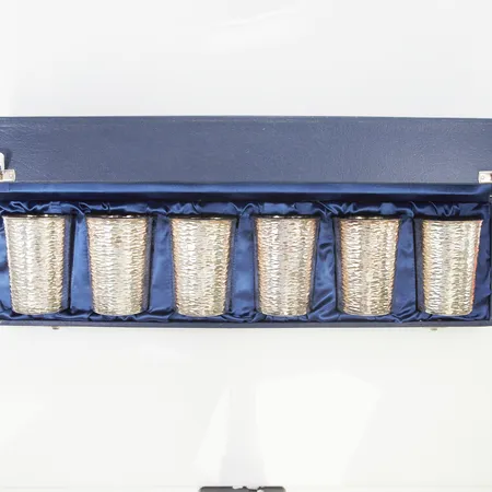 Bägare 6st med hamrad yta höjd:7,5cm Atiler Borgila L Flemming Stockholm 1978 Graverade "Brasse 17/1-1/4 1978 Berns Salonger AB" Silver S925/1000 654,0g.
