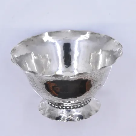 1 skål höjd 4,5 cm, silver 830/1000. Vikt: 35,8 g