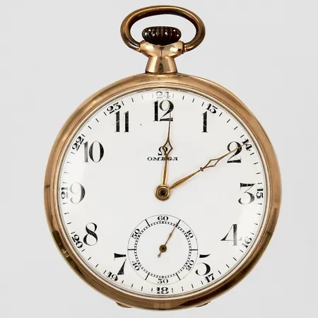 Fickur Omega, graverad bakboett, små bucklor, graverad innerboett innerboett i metall # 7594091, Ø 50mm, gulnad urtavla, 14K, bruttovikt: 78,9gram Vikt: 78,9 g