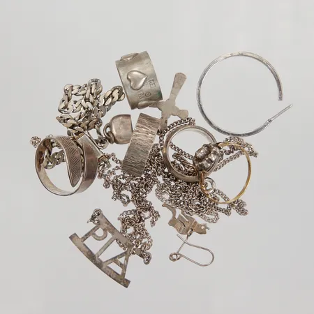 Diverse silversmycken, skeva, buckliga, silver Vikt: 40,2 g