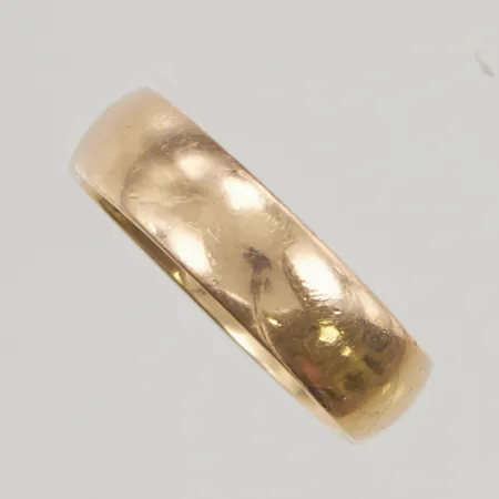 Ring graverad stl 19,5 bredd:6,1mm 18K, 7,5g.