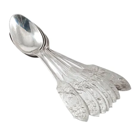 8 dessertskedar Tornedal/Finnmyrten med handgraverade blommor (Finnmyrten) 159mm, COP, silver 830/1000 270,3g. 