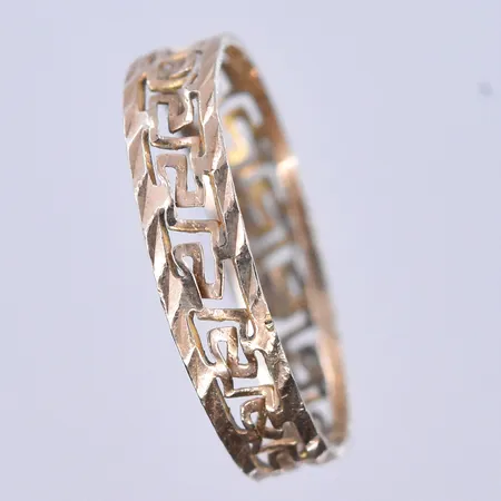 Ring stl:18¼, bredd 5 mm 14K. Vikt: 1 g