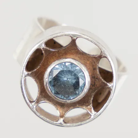Ring med blå sten justerbar storlek ca 17, bredd 14-7,3mm, Finland silver 925/1000 Vikt: 6,2 g