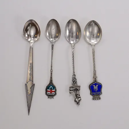 4 Skedar olika modeller längd 10-12cm. 800-813/1000 silver  Vikt: 35,8 g