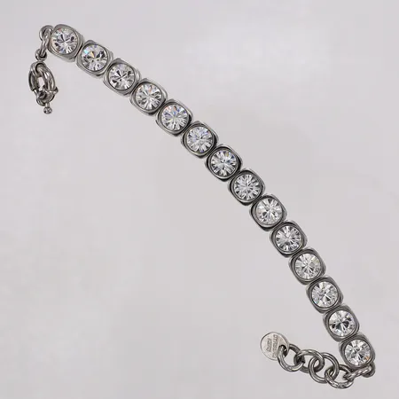 Armband Dyrberg Kern längd 18-21cm, bredd 10,5mm, kristaller, rostfritt stål. 