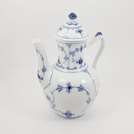 Kaffekanna med lock, Royal Copenhagen, Musselmalet, nr 1/46, höjd ca 22cm Skickas med postpaket.