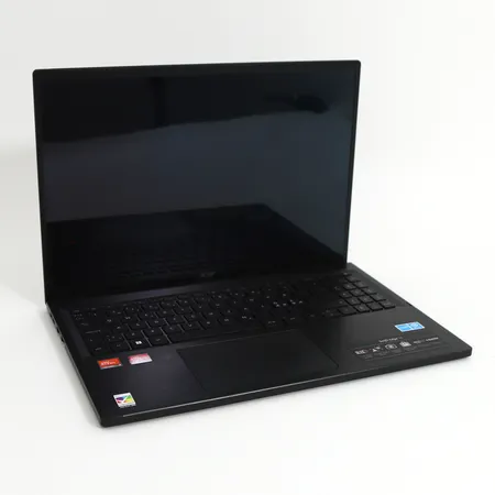 Laptop/Bärbar dator Acer Swift Edge 16, Teknisk specifikation AMD Ryzen 7 7840U-processor 16" WQXGA+OLED-skärm, 16 GB LPDDR5, 1 TB SSD-lagring, med laddare, fabriksåterställd, bra skick, inga övriga tillbehör