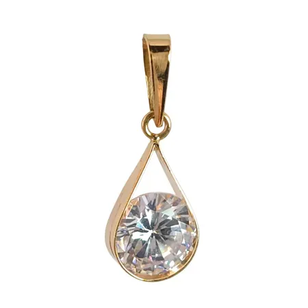 Hänge i 18K guld med Kubisk Zirkonia, Guldfynd (GHA) 20003896, längd inkl. ögla 19 mm, bredd 7 mm, tjocklek 4 mm, fint skick, sten utan anmärkning, ordinarie nypris hos Guldfynd 1798 kr Vikt: 0,9 g
