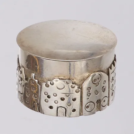Dosa med lock Ø35mm, höjd 22mm, husdekor, stämplad SB år 1984, 925/1000 silver Vikt: 37,9 g