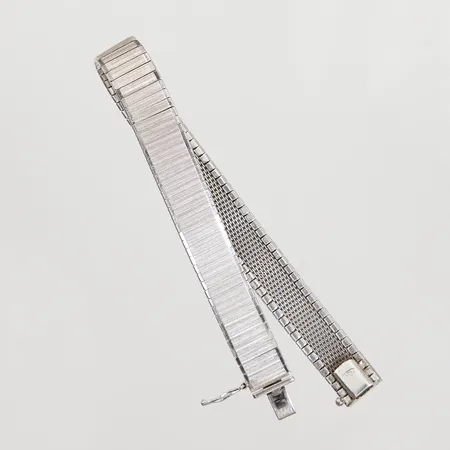 Armband med mönsterdekor längd 19cm, bredd 10mm, ojämnheter undertill, silver 925/1000 Vikt: 17,9 g
