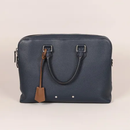 Portfölj Louis Vuitton Armand Brief PM, navy taurillon med fodring i mocka och beslag i metall, nyckel, modell-nr: M55228, datumkod: UB2109, Spanien 2019, ca 35x28x9cm, kvittokopia 2021, saknar lås. Vikt: 0 g Skickas med postpaket.