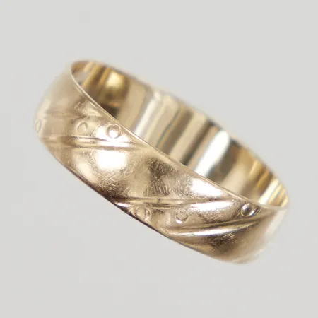 Ring med mönsterdekor stl 17¼, bredd 5mm, 14K Vikt: 1,8 g